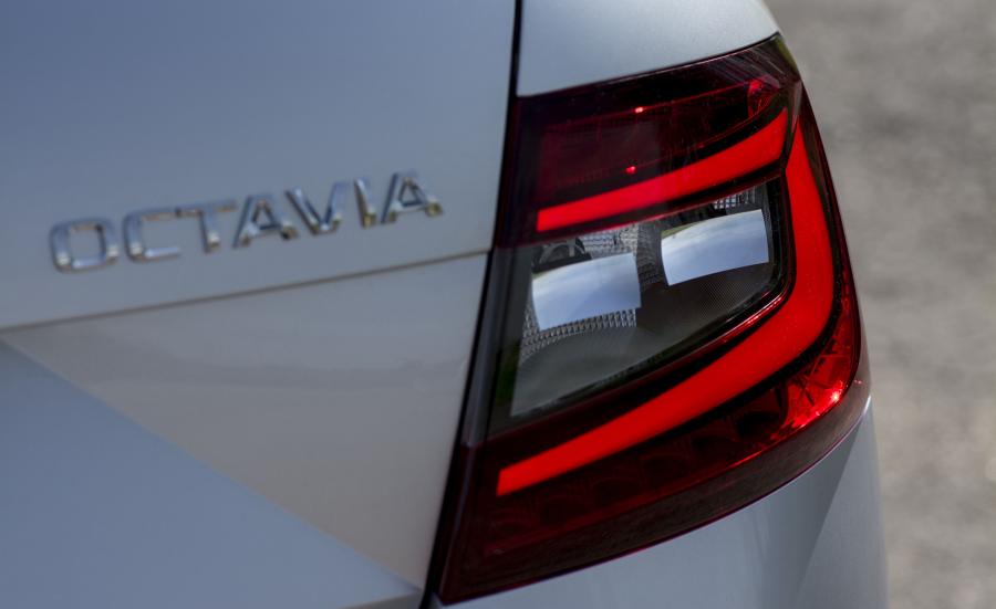 Логотип Skoda Octavia 2017 года  (UK) (фото 2 из 16)